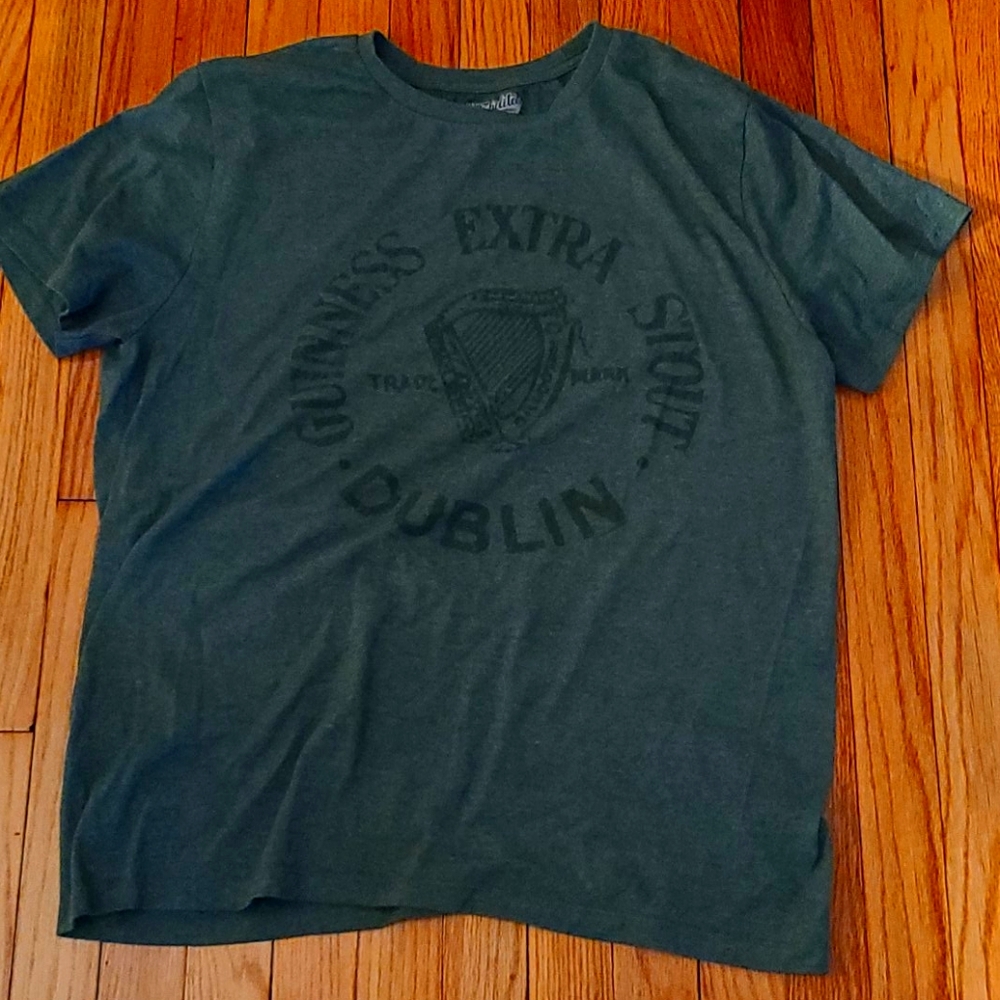 Guineas T shirt XL Guinness Logo